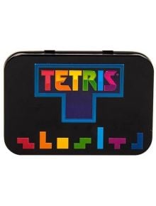 Черна метална кутийка за Аркадна игра Fizz Creations - Тетрис, с голямо цветно лого на Тетрис и разноцветни блокчета по дъното - идеална за феновете на мини Тетрис!.