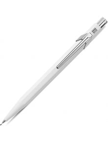 Автоматичен молив Caran d'Ache 844 Metal Collection, бял, с шестоъгълен алуминиев корпус, сребърен клипс и гумичка с бутон е изобразен на бял фон с леко удължено острие.