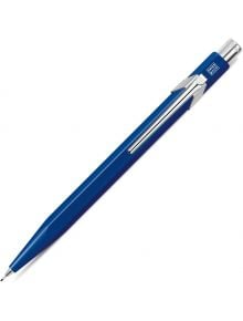 A Caran d'Ache 844 Metal Collection автоматичен молив в син сапфир, с шестоъгълна форма, метален връх и клипс, гумичка под метална капачка и грифел 0,7 мм, показан на бял фон.