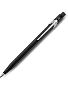 Автоматичен молив Caran d'Ache Fixpencil 3.0 с шестоъгълно тяло, лъскава сребриста щипка и черен бутон е разположен диагонално на бял фон.