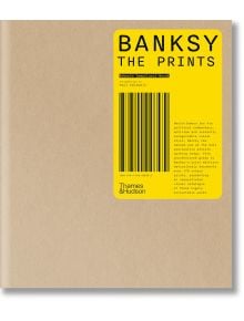 Корицата на Banksy: Отпечатъците има обикновен кафяв фон, яркожълт етикет със заглавието в черен текст, графичен баркод и кратко описание - идеален наръчник за колекционерите на отпечатъци на Банкси.