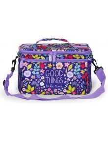Чанта за храна Legami - Цветя, 7,7 л. е лилава чанта за обяд с цветни флорални мотиви, дръжка, каишка за рамо и цип. Изработена е от рециклирани материали; "GOOD THINGS take time" ("ДОБРИТЕ НЕЩА изискват време") е отпечатано в бяло отпред.