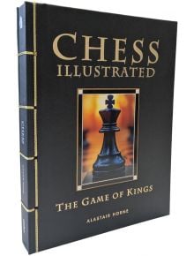 Chess Illustrated: The Game of Kings е книга с твърди корици, на чиято корица е изобразен черен шахматен цар, който подчертава елегантността и дълбочината на класическия шахмат.