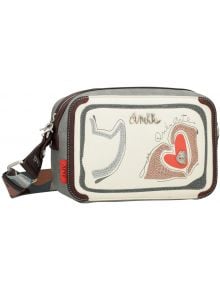 Дамска чанта Anekke Alma Ole за през рамо 25 x 16 x 8 см с правоъгълна форма, кремав преден панел, абстрактни сърце и птица, сиви и червени акценти, платнена дръжка и брандиране върху метална плочка и червен етикет.