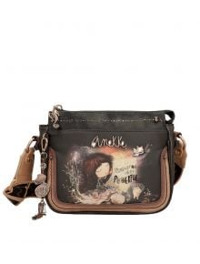 Дамска чанта Anekke Dreamverse (26 х 19 х 7 см) е кафяво и черно кросбоди с причудливо момиче, гъби, птица, талисмани, текст "Въображението е много силно" и три отделения за лесна организация.