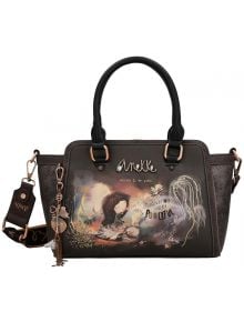 Дамска чанта Anekke Dreamverse (34/27 х 20 х 12 см) е кафява чанта за боулинг с черни дръжки, причудливи рисунки на момиче, котка и природа, талисмани на каишката и текст: "Anekke Dreamverse", "Добре дошли в моя свят" и "Въображението е много силно.