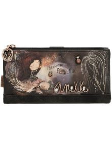Дамски портфейл Anekke Dreamverse, 21х10 см, черен с цип, илюстрирано момиче със затворени очи, мечтателни мотиви, брокатени детайли, RFID защита и надпис IMAGINATION MAKES YOU POWERFUL в блестящи букви.
