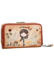 Дамски портфейл Anekke Peace & Love Camel (15x10x3 см), вдъхновен от хипи движението, с рисунки на момиче, палми, виенско колело и жълт ван в топли цветове. С надпис "Нека чувствата ви да текат" и декоративно ципче.