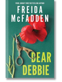 Корицата на книгата "Скъпа Деби" изобразява червени макови цветя и старинни ножици на зелен фон. Заглавието е изписано с големи жълти букви в долната част, а името на автора е изписано в бяло.