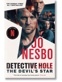 Корица на книгата *Детектив Хоул: Звездата на дявола (TV Tie-In)*, с интензивни близки планове на героите, фон на града и рекламен текст за адаптацията на сериала на Netflix с детектив Хари Хоул, който издирва сериен убиец.