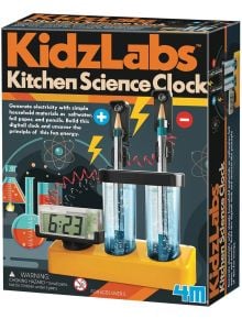 Кутията за Детска лаборатория 4М - Часовник в кухнята, STEM играчки образователен комплект, показва цифров научен часовник за кухня с два прозрачни цилиндъра, с шарени лабораторни уреди и научни символи върху черно-оранжевата опаковка.