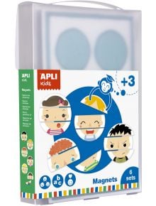 Кутия с магнити Apli Kids за деца на възраст от 3 години, идеални за детска магнитна игра. С 6 комплекта анимационни лица за създаване на изражения, този цветен комплект се предлага в книжарница Orange. Предимно бялата и синята кутия се отличава с ярки ак