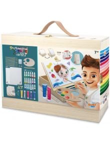 Детско професионално студио за художници Buki е дървен комплект за изкуство за деца 7+, включващ акрилни бои, четки, платно, палитра, илюстрирано ръководство, дървено студио и компактен статив. На кутията е изобразено усмихнато дете от анимационен филм, к