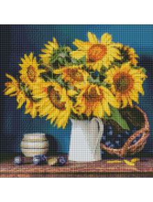 Диамантен гоблен Ideyka - Букет слънчогледи: ярки слънчогледи в бял съд на дървена маса с кошер, сливи и кошница-идеален избор за любителите на картини с диаманти и 5D диамантено изкуство.