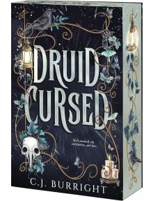 Луксозна корица за ограничено издание на книгата "Druid Cursed" от C.J. Burright с богато украсени лози, фенери, гарван, пеперуди, череп и свещи на тъмен звезден фон. Слоган: "Той е чакал шест века... за нея.