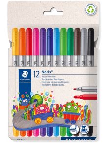 Опаковка от 12 броя Staedtler Noris 320 двувърхи флумастри в различни цветове, показани с капачките нагоре. На опаковката са изобразени анимационни чудовища на влак и червена химикалка, която рисува вълнообразна линия, налична в книжарница Orange.