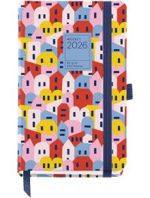 Джобен седмичен тефтер - органайзер Miquelrius Grafica Houses 2026 има абстрактна корица с припокриващи се къщички в червено, жълто, синьо, розово и бяло, както и синя ластична лента и примка за писалка за удобство.
