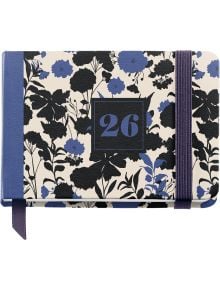 Джобен седмичен тефтер-органайзер Miquelrius Natura Black&Blue Pocket 2026 със синьо-черен флорален мотив, цифра 26, лилава лента и отметка - идеалният избор за организация през новата година.