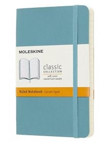 Джобен пастелносин тефтер Moleskine Classic Reef Blue с меки корици и линирани страници - Moleskine - Moleskine - Жена, Мъж - Moleskine - Classic - 8058341715468