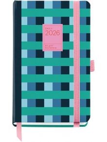 Джобен тефтер-органайзер Miquelrius Grafica Color Block 2026, ден на страница, синьо-зелена шарка, розов етикет и ластици за затваряне/химикал. Размер: 90x140 мм; хартия: 80 г/м².