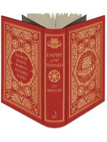 Илюстрованото издание на "Империята на прокълнатите" с червени и златни богато украсени твърди корици се отваря и разкрива детайлна корица с Габриел де Леон, сложни шарки, символи и цитат: "Правилната книга струва сто остриета.