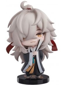 Мини фигурка Honkai Star Rail: Nameless Honor Vol. 1 - Jin Yuan (8 см) в стиле чиби с длинными серебристыми волосами, тёмным одеянием и веером. Отличен избор за аниме колекционера, поставляется на чёрной круглой подставке.