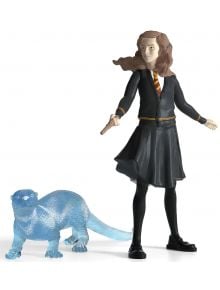 Фигурка Schleich: Хърмаяни с Патронус изобразява Хърмаяни Грейнджър в училищна униформа с пръчка, до нея е син транспарентен видра Патронус - идеален избор за фенове на магьосническия свят.