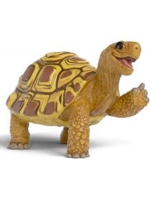 Фигурка Schleich: Хенриета костенурката стои на четири крака с кафява и жълта черупка, гледа напред с отворена уста и вдигнат преден крак, сякаш маха.