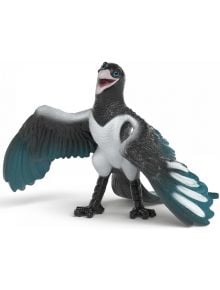 Фигурката Schleich: Птицата Пинки е пластмасова фигурка на черно-бялата птица със сини крила от "Училището на магическите животни", стояща изправена с разперени крила и отворена човка - идеален магически спътник.