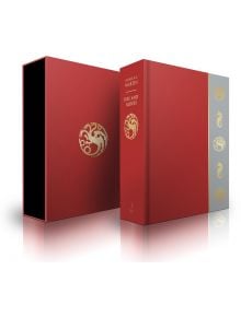 Изданието „Fire and Blood“ в защитен калъф включва две книги с твърди корици в червено и сиво, озаглавени „Fire and Blood“ от Джордж Р. Р. Мартин, с позлатен емблема на дракон и сложни драконови мотиви по гърба, представени в подходящ защитен калъф — впеч
