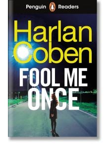 Корица на книгата за Penguin Readers Level 5: Fool Me Once (ELT Graded Reader). Една жена стои на безлюден нощен път под улична лампа, а зад нея има дървета и трева. Заглавието и авторът са показани с удебелен шрифт, идеален за изучаващите чужд език.