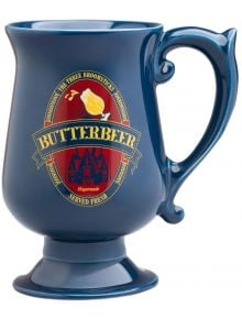 Grupo Erik Harry Potter Butterbeer халба (350 мл) е синя керамична чаша с декоративна дръжка, с надписи "Butterbeer" и "The Three Broomsticks - Served Fresh - Hogsmeade", както и с дизайн на пенеста чаша.