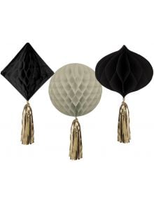 Комплектът Хартиена декорация Folat - Crème Noir, 3 бр. включва три висящи форми на пчелна пита: черен диамант, бежова сфера и черен овал със златни пискюли - идеален за парти декорация или украса за рожден ден.