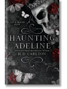 Корицата на Haunting Adeline (Cat & Mouse Duet, Book 1) представя череп, червени рози, пеперуди, паяжини и богато украсени детайли на тъмен фон - улавяйки настроението на този психологически романс.