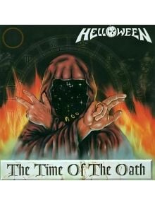 Фигура с качулка и звездно нощно небе стои пред пламъци и прави мистичен жест, докато зад нея се вижда слаб часовник - улавяйки духа на пауър метъла в "The Time of the Oath (VINYL)" на Helloween.