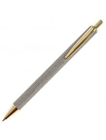 Зелена рафия с текстура Miquelrius Highland Days автоматична химикалка със златни акценти върху клипса, накрайника и бутона за щракване, изобразена диагонално на бял фон.