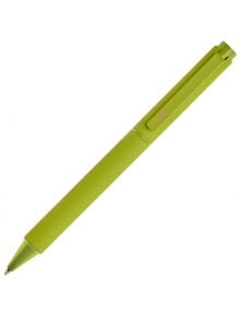 Химикалка Miquelrius Matte Metallic Verde с подходящ клипс е изобразена диагонално на бял фон.