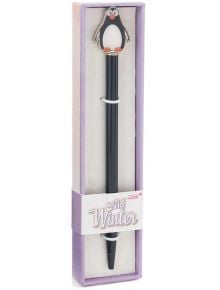 Химикалка Nici - Пингвинът Хорхе е черна автоматична химикалка в лилаво-бяла подаръчна кутия, украсена с 3D фигура на пингвин и етикет "Wild Winter" - идеален подарък за всеки повод.