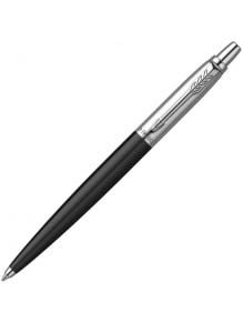 Черен химикалJotter Originals 80's Retrowave Black химикалка Parker със сребърен клипс и горна част, с дизайн на стрелка върху клипса и гравирана дума PARKER близо до капачката. Предлага се в книжарница Orange.