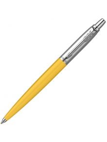 Жълта химикалка Parker Jotter Originals със сребрист метален клипс и бутон за натискане, с гравирана стрелка на клипса. Предлага се в Книжарница Orange като Химикалка Parker.