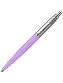 Химикалка Parker Jotter Originals с метален сребрист клипс и горна част на корпуса, както и гладка, светлолилава долна част на корпуса; дизайнът на стрелката върху клипса се откроява. Предлага се в Книжарница Orange.