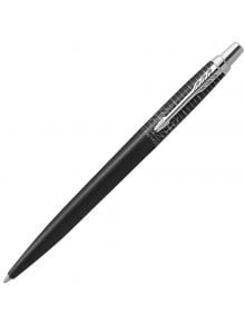 Елегантен черен Parker Jotter XL Legacy Of Flight химикалка със сребрист клипс във формата на стрела и декоративни шарки - истинско бижу за всяка колекция писалки.