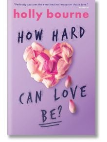 Корицата на книгата "Колко трудна може да бъде любовта?" е с люляков фон и розови цветни листенца, образуващи сърце. Заглавието на романа за младежи се откроява с големи тъмни букви, а името на автора е изписано в горната част с розов текст.