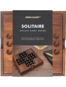 Игра Iron & Glory - Solitaire е дървено игрално поле с черни мраморни топчета, луксозна опаковка и включва подробен наръчник за игра.