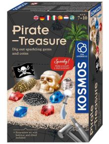 The Игрален комплект Kosmos: Пиратско съкровище е STEM комплект за деца на възраст 7-10 години с блестящи камъни, монети, череп, пиратско знаме, инструменти за разкопки в пясъка и занимание с висулка от череп, вдъхновено от археологически разкопки.