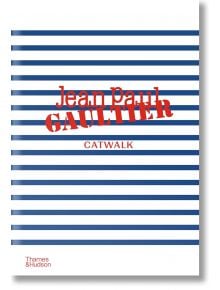 Корицата на Jean Paul Gaultier Catwalk е с ярък червен текст върху сини и бели моряшки ивици, а издателството Thames & Hudson е отбелязано в долния ляв ъгъл.