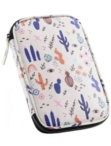 Калъф Оргайзер Микелиус Дезерт с цип и бял фон, украсен с шарени кактуси, дъги, цветя, очи и абстрактни мотиви в розово, синьо, лилаво и оранжево.