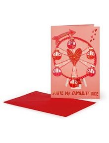 Розова Картичка Legami - Love Weel за Свети Валентин, с виенско колело със седалки във формата на сърце, червени акценти, текст "You're My Favourite Ride" (Ти си моето любимо возило), малки червени сърца и подходящ червен плик.