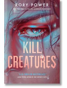 Корица на книгата "Убий създания", трилър, с близък план на разплакано око и водни капки върху кожата. Заглавието е изписано в дръзко бледорозово по цялото изображение, което подсказва темите за приятелството и неочаквания обрат в края.