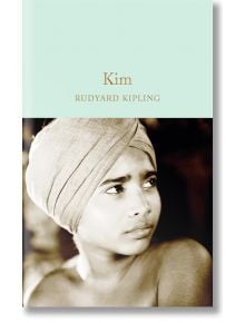 Корицата на книгата "Ким" (Macmillan Collector's Library), на която е изобразена снимка в сепия на млад човек с превръзка на главата, който гледа замислено настрани, на бледозелен фон със златни букви.